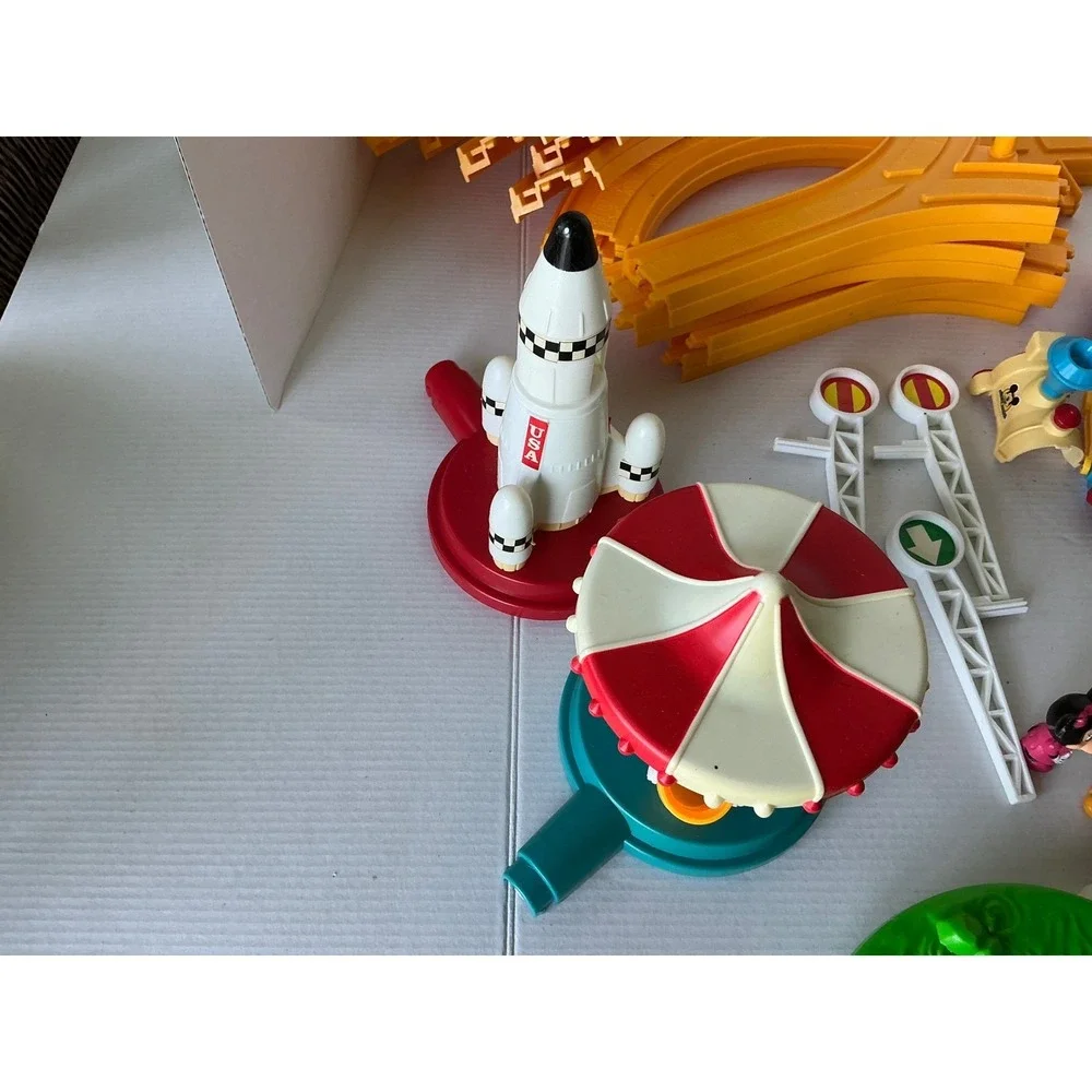 Playmates Vintage Disneyland Play Set Battery Train 31‎ Pieces Mickey Mouse Toy
